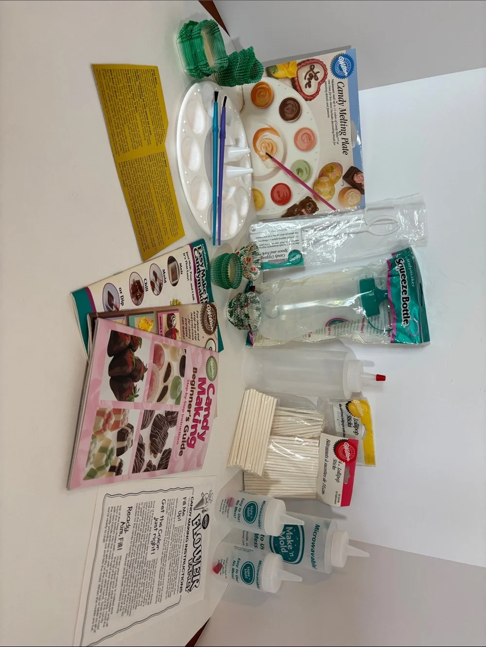 Wilton Candy Making Kit with White and Green Accessories
